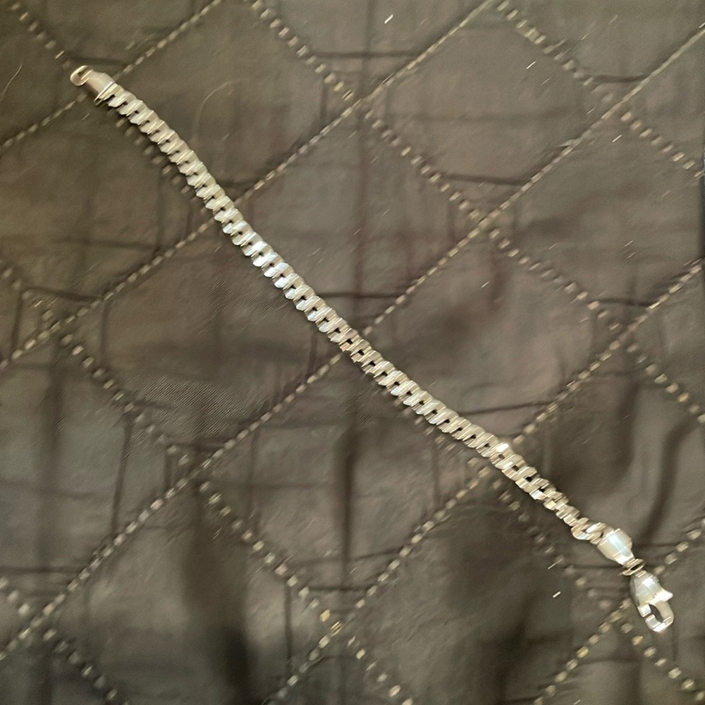 Tesoro 5 mm stainless steel bracelet. Unisex. 7 inches in length. NWT